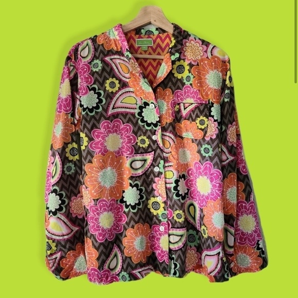 SOLD Vera Bradley Beautiful Floral All Day Wear Blouse - Picture 9 of 10